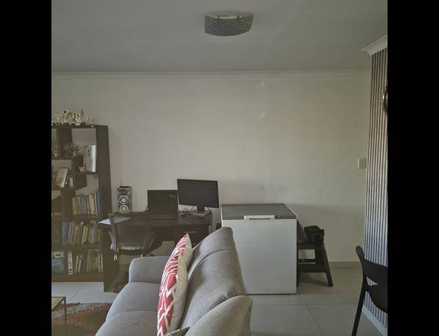 2 BEDROOM FLAT FOR SALE IN WATERVAL PARK